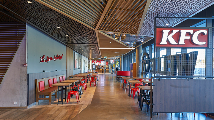 Interior de restaurante KFC 