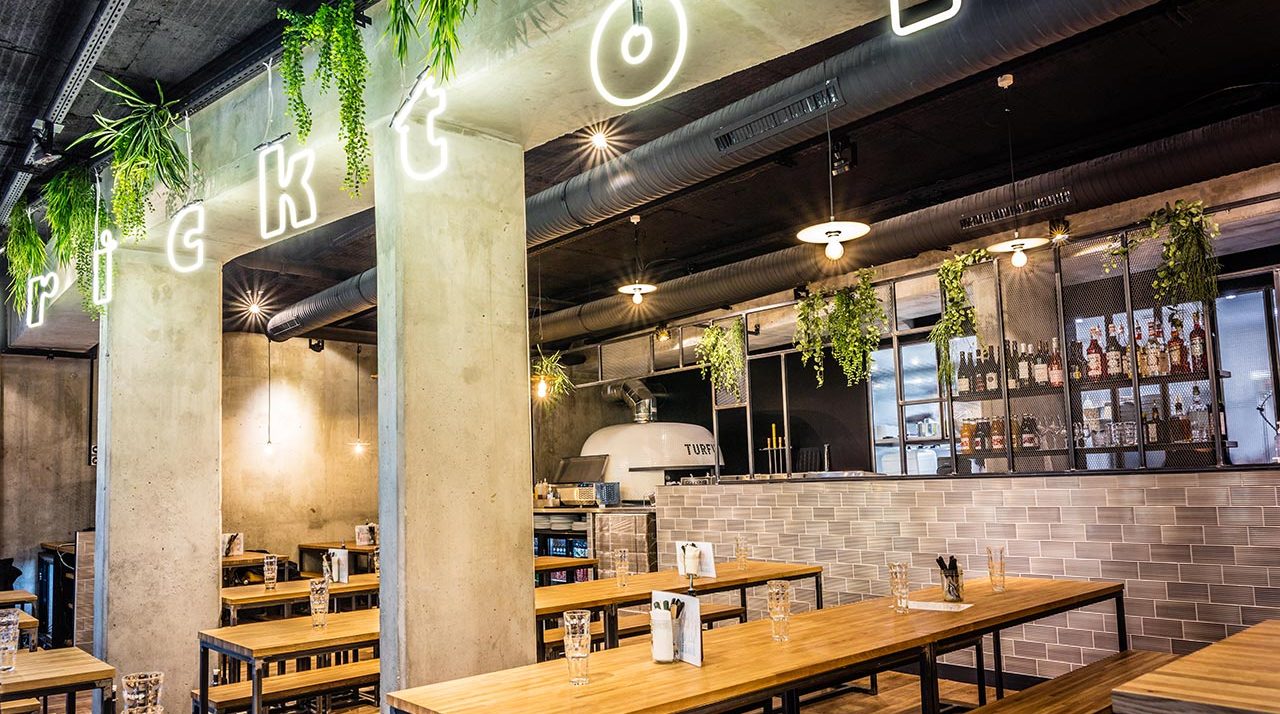 Intérieur du restaurant Bricktop Pizza à Clichy
